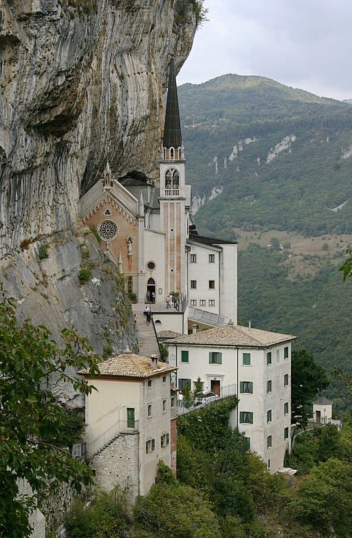 Ferrara di Monte Baldo